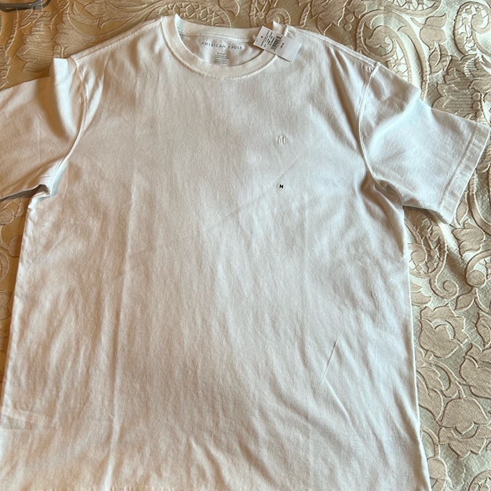 American Eagle tshirt